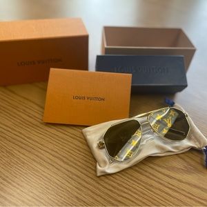 Authentic Louis Vuitton | Lv flash sunglasses
[ MONOGRAM ]